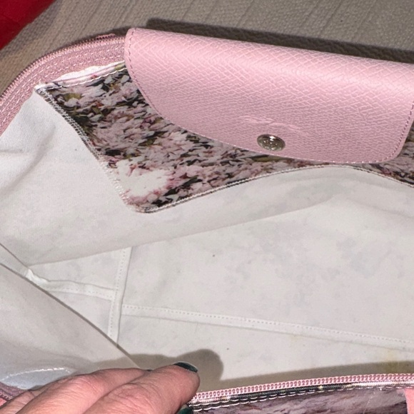 Longchamp Floral print Le pliage
Large Pink tote in EUC no callouts - Picture 9 of 10